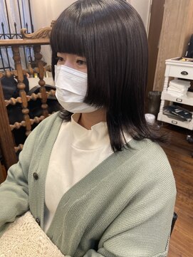 カミナ(KAMINA) ぱつっと姫カット。