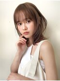 お顔まわりに沿うカットで作るくびれミディアム