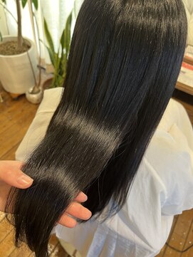 ヘア ミーツ ドレス プレローマ(HAIR meets dress pleroma) 美髪ストレートエステ