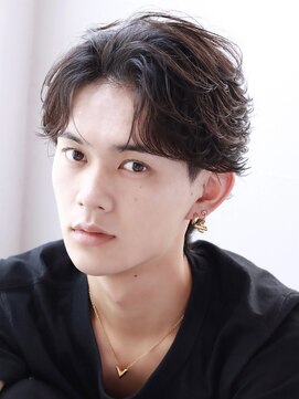 オーシャントーキョー サニー 原宿(OCEAN TOKYO Sunny) フェザーパーマセンターパート刈り上げ韓国ヘアダウンパーマ