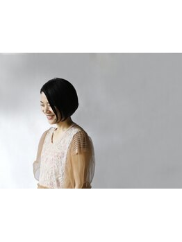 独自のカット技法、自然なブローで簡単に再現でき、ヘアスタイルの"モチ"が良いと好評です。