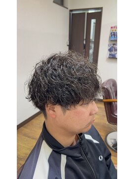 リット(lit.) 波巻きスパイラルパーマ　10代20代30代　ツーブロック　刈り上げ