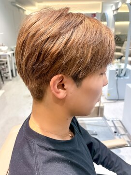 ノラ ウメダ(NORA UMEDA) 毛流れセンターパート韓国刈り上げツーブロックショートレイヤー