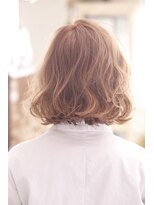 キミ(kimi)&nbsp;【ｋｉｍｉ】ベージュ×ウェーブボブ2