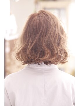 キミ(kimi) 【ｋｉｍｉ】ベージュ×ウェーブボブ2