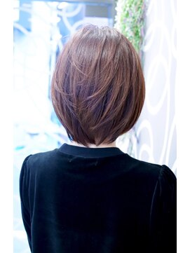 ミッシェル アフロート(michelle afloat) 20代30代40代小顔ひし形くびれミディアムショートCカーブカット