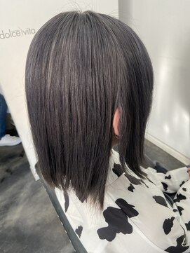 ドルチェヴィータ 明るすぎないグレージュカラー