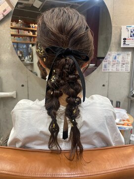 コージー(Kozy) 結婚式お呼ばれヘアアレンジ/編みおろし/ゆるふわアレンジ