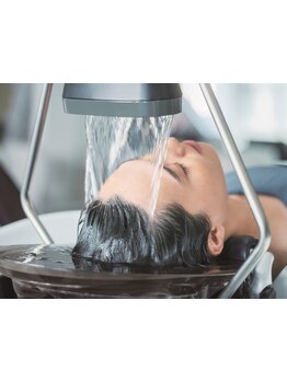 【頭浸浴】日常では体験できない至福のリラックスタイムを味わえる頭浸浴＊健やかな頭皮環境に。