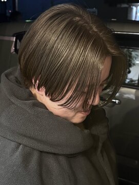 ネハス ナガオカ(nehus.nagaoka) 白髪ぼかし/イメチェン/ホワイトブロンド/外ハネボブ/美髪