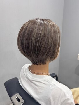 レイドバック(LAID BACK) ショートボブ☆白髪ぼかしハイライト