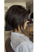 くびれ×束感。大人のレイヤーショート