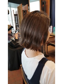 グランエクラ バイフルショウ(GRAND ECLAT by FURUSHO) 大人可愛い20代30代40代　切りっぱボリュームダウン外ハネボブ