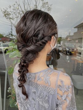 ビーワールド(B WORLD) ふんわり大人な編みおろしヘア【デザインカラー/髪質改善】