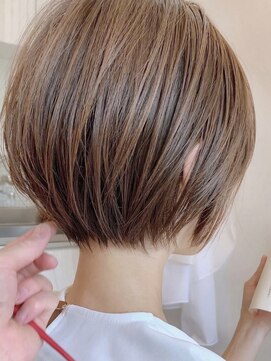 アイドットプラス 表参道(i.+omotesando) ベージュカラー30代ヘア絶壁カバーつや髪丸みショートボブヘア