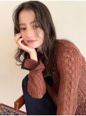ゆるめのウェーブでやわらかなお洒落を楽しんで