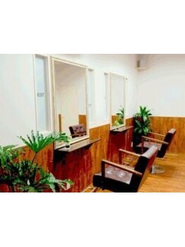 あなたの髪質や骨格、ライフスタイルに合わせてご提案。あなただけの特別なスタイルへ導きます◇