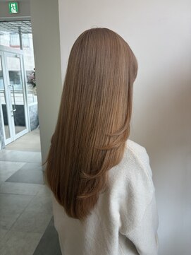 ルオラ(Luora) ブリーチによるベージュカラー