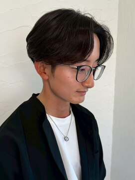 メンズサロンオー 宮崎(Men's salon O.) センターパート ツーブロック 刈り上げ ニュアンスパーマ 20代