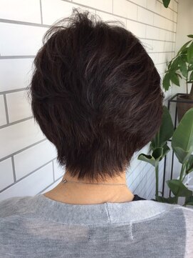 ベースデザインワークス(Base design works) えり足スッキリショート