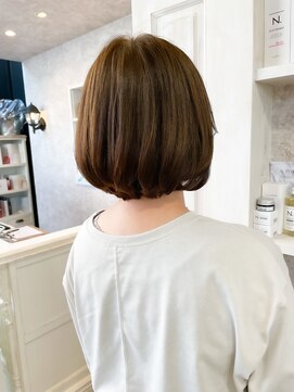 キャアリー(Caary) 福山市美容室Caary前下がり厚みボブ ワンカール内巻きスタイル