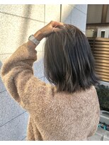 カミビト マヴィー(kamibito mavie)&nbsp;20代30代大人可愛いアッシュベージュくびれボブ耳掛け透明感