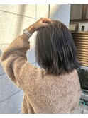 20代30代大人可愛いアッシュベージュくびれボブ耳掛け透明感