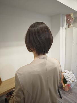 オナー(honor) 20代30代大人可愛い小顔ショートボブ前下がりショート