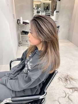 カケル(×.) ハイライト×顔周りレイヤー×グレー