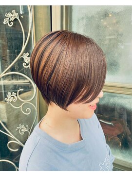スカイウィズサロンヴィレッジ(Sky with SALON VILLAGE) 髪質改善カラーで作るアッシュブラウン　丸みショート