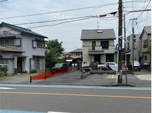 クラウン(CROWN)の雰囲気（お店から向かって左前2台停められます！）