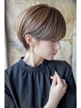 カライング(ing) 大人可愛い20代30代40代黒髪前下がりひし形小顔ボブ丸みショート