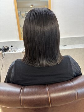 インビテーション(invitation) 切りっぱなしストレートボブ