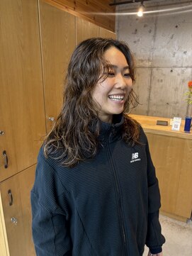 カフネ ジュントス ヨロ(Cafune' juntos YOLO) 癖毛風レイヤーパーマ