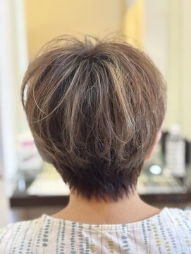 白髪ぼかしハイライト×ボブ