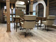 リアンヘアー フラット(Lien hair flat)の雰囲気(清潔感と落ち着きのあるビンテージ風の店内でリラックス♪)