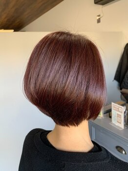 まる【3月5日NEW OPEN（予定）】の写真/白髪を隠すだけじゃない。透明感と艶を纏う、上品で若々しい印象の「脱・白髪染め」カラーをご提案。