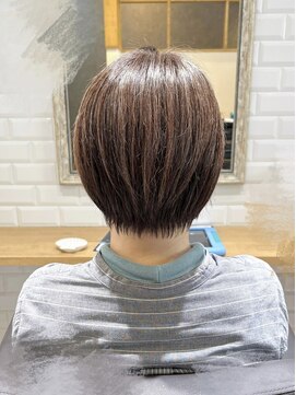 カーラ(Cara) 30代/40代/50代 白髪ぼかしカラー × ショートスタイル