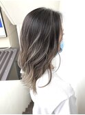 根元の黒をいかした艶々バレイヤージュスタイル！！