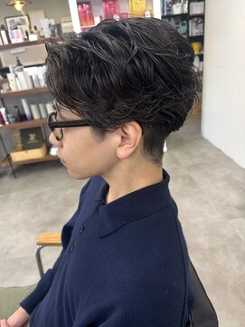 ヌークバイラヴェスト 四日市(neuk by lovest) 【neuk服部】センターパート強めニュアンスパーマ/カルマパーマ