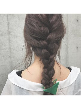 レジーロ (Regilo) 『regilo』編み込みスタイル