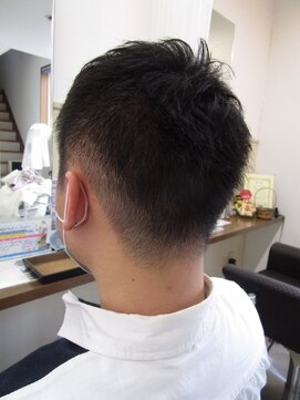 コアフィールフィス(COIFFURE fils) 《見附　今町》メンズ　ビジネスマンスタイル　刈り上げ