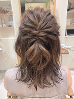 ヘアーフォトギフト(HAIR×PHOTO gift.) ふわふわハーフアップ/結婚式お呼ばれ/飾り無し