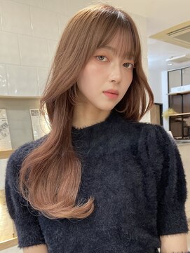 アイヴィ 表参道(IVY) シースルーバングくびれヘア 艶髪ベージュカラー 顔まわりカット