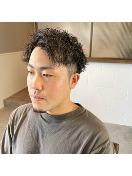 西本整髪 ツイストパーマ フェード アップバング