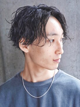 アルファ 新宿(alpha) フェザーパーマ/ブルーブラック/刈り上げセンターパート[新宿]