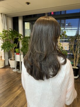 ザック ヴィ(ZACC  vie) オリーブベージュ　レイヤーカット　20代30代40代　セミロング