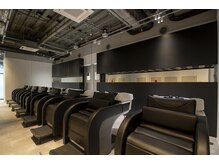 DXシェアサロンシブヤ 渋谷(DX SHARE SALON SHIBUYA)の雰囲気（シャンプー台は最新で首が疲れず、リラックスできます！）