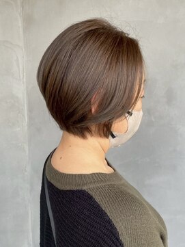 ビスクヘアデザイン(bisq hair design) ショートヘアー ブラウンカラー 前髪カット 顔まわり 韓国風