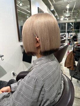 アルトラ(ALTLA) 王道ボブ×ホワイトミルクティー×裾カラー